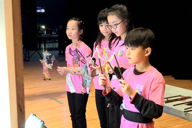 和平国小参加皮影戏项目，也获得优等的佳绩。（基隆市政府提供／徐佑升基隆传真）