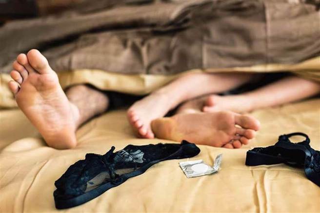 日本一名人妻偷吃高富帅男，之后才知自己被骗，回头想与丈夫和好，才发现为时已晚。(示意图/达志影像)