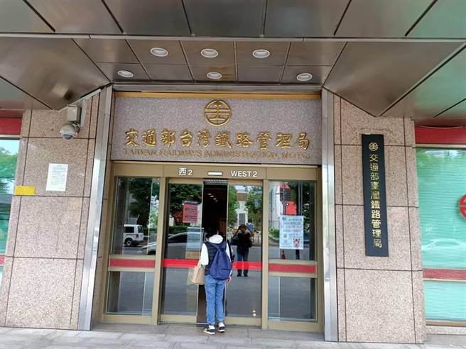 台铁局2014年代办嘉义市政府的桥梁改建工程採购案，由乙正营造得标，施工期间因逢汛期停工半年多，台铁局却以延误履约为由对乙正停权1年。（本报资料照片）