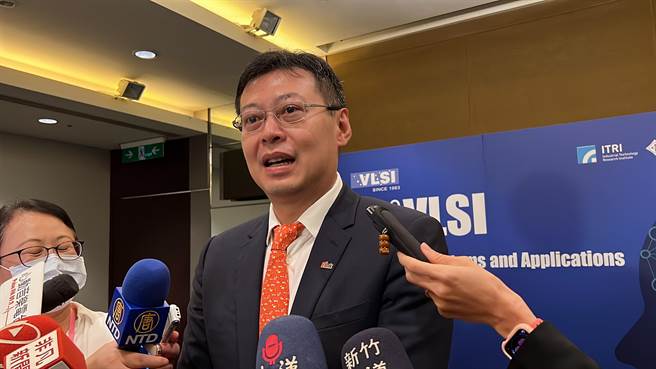 針對電子紙市場狀況，李政昊表示，今年不會像去年爆發性成長，不過可望一季比一季好，全年還是會小幅成長。（王惠慧攝）