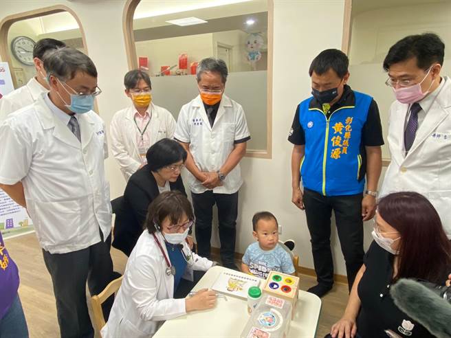 彰化县今天启动幼儿专责医师制度计画，目前已有超过百名医师加入。（孙英哲摄）