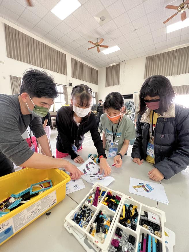 2校的交流将激发孩子更进一步接触及体验科技，带来的乐趣与挑战。(清景麟教育基金会提供)