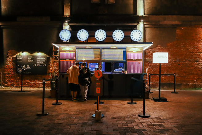 《落日轉運站》為從交通中轉的意象出發，以列車和飛機交通工具為創作主題的沉浸式體驗作品。(圖片提供/驚喜製造)
