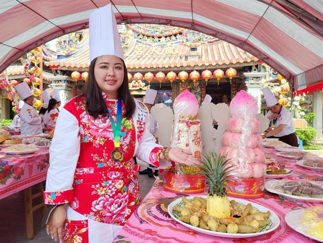 吴丽琴女儿刘怡秀和母亲好友蔡宗宪号召上百位厨师共同完成吴丽琴未尽之愿，让这场暖寿宴多了许多温情。（读者提供∕吕妍庭嘉义传真）