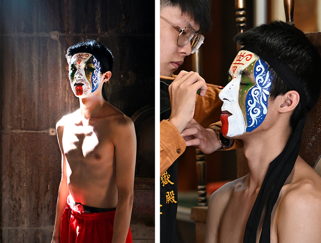 出阵前6小时，家将们依序至地岳殿二楼的地藏王菩萨跟前画脸，当面师第一笔落下，年轻家将似乎瞬间变成另一个人，沈稳而平静且自带气势。(摄影/Carter)
