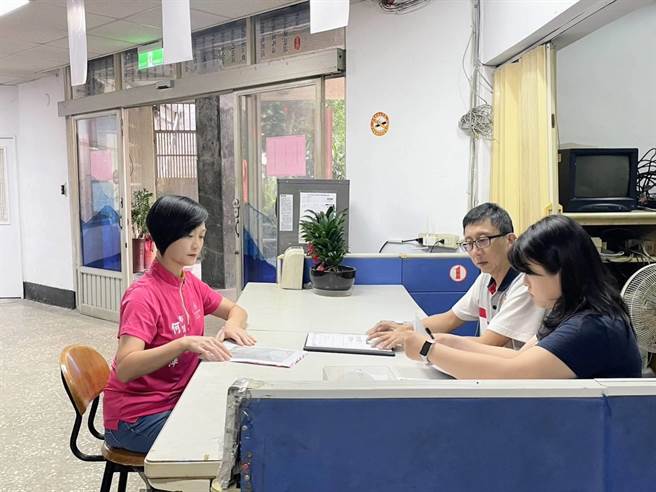 何淑萍18日上午独立赴国民党基市党部参与立委初选。（何淑萍服务处提供／张志康基隆传真）