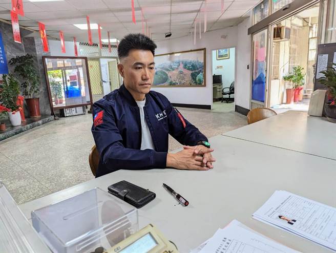 林沛祥18日下午在助理陪同下，赴国民基市党部登记参与立委初选。（张志康摄）