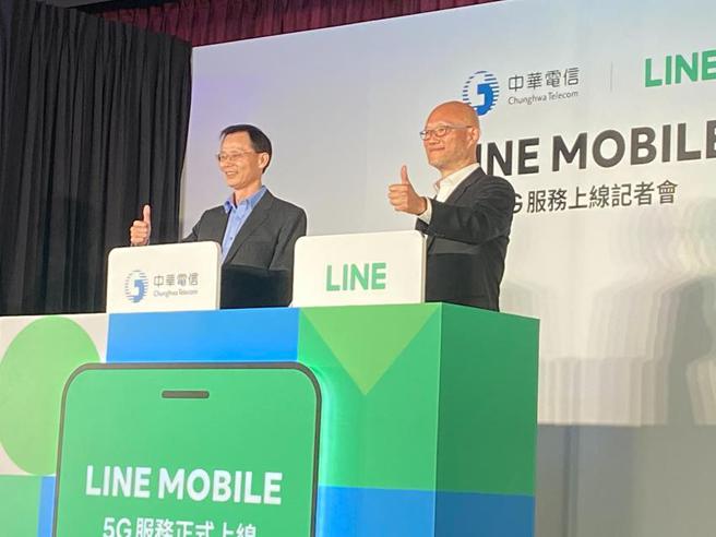 （中华电信、LINE扩大生态圈合作，右为中华电信个人家庭分公司总经理苏添财、左为LINE台湾执行长陈立人。图／林淑惠）