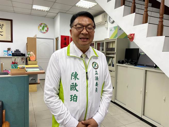 立法委员陈欧珀17日在议场为特教师发声，表达2个诉求，特教教师应以执行教学为主，并停办无实益的特教评鑑，改以辅导、支援取代。（吴佩蓉摄）