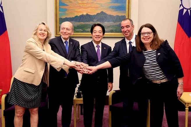 拜会赖清德，法议员：马克宏请他转达这件事 。（总统府提供）