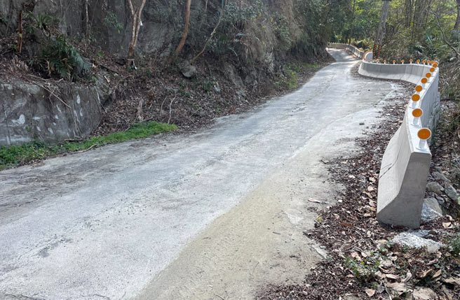 嘉义县阿里山「里美道路」前端只修筑了4公里，就因贺伯颱风停摆，地方居民一直希望能打通里美道路，缩短到山美等部落路程。（读者提供／吕妍庭嘉义传真）