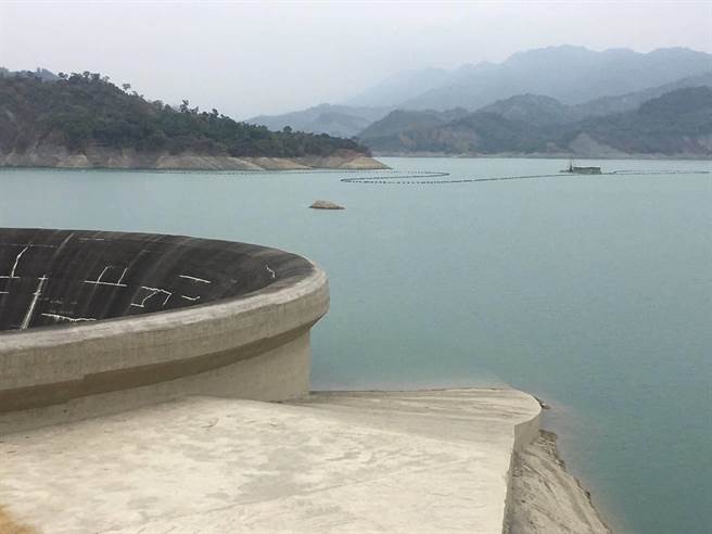 曾文水库18日有效蓄水率10.76％，目前持续放水到乌山头水库。（南水局提供／曹婷婷台南传真）