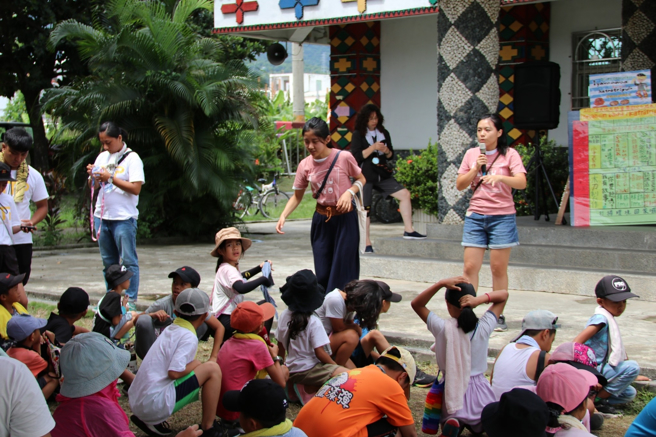 「蹲点‧台湾」要求参与学生在社区生活15至20天，需自行发掘在地需求、发想结合自身专长的服务与记录方案，并与社区据点合作实践。(戴志扬翻摄)
