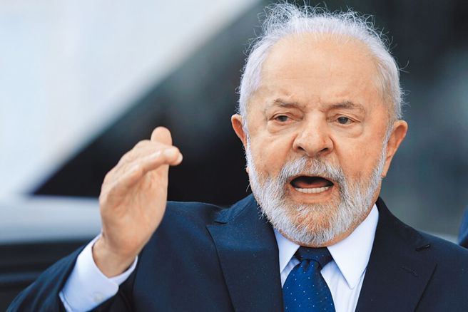 巴西总统鲁拉早在2003至2010第一次当总统就曾质疑，为什么不能用本币交易，避免承担美元造成的风险？（图／美联社）