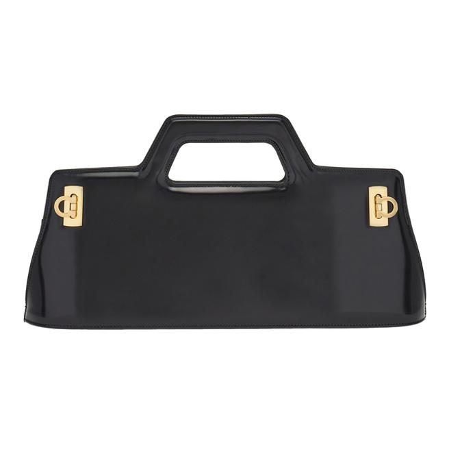 Ferragamo 黑色寬版WANDA，8萬4900元。（Ferragamo 提供）