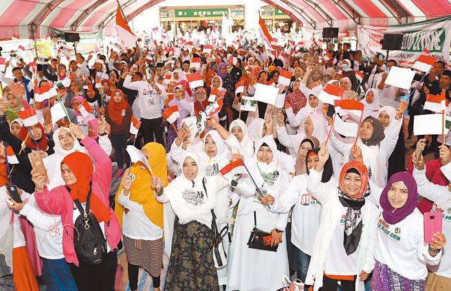 台海情势紧张，继菲律宾后，印尼政府也拟定战时印尼公民撤离台湾计画。图为2018年12月23日，印尼移民节在台北火车站前广场举行。（本报资料照片）