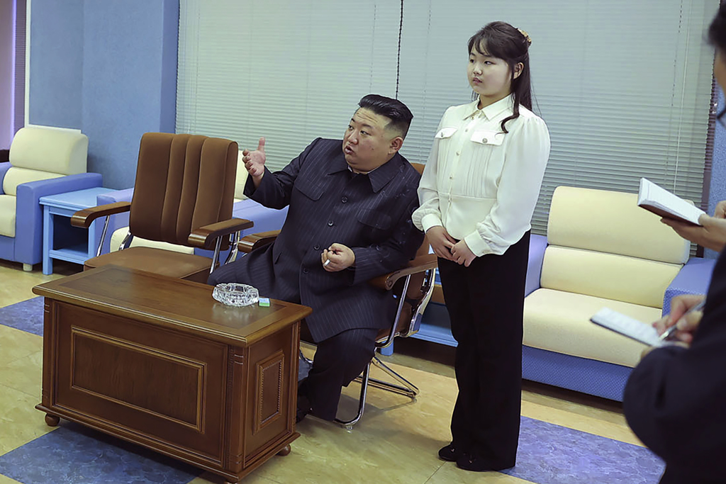北韩中央通信社（KCNA）报导指出，金正恩昨天指示「确保4月1日完成的军用侦察卫星1号能如期发射」。图/美联社(photo:ChinaTimes)