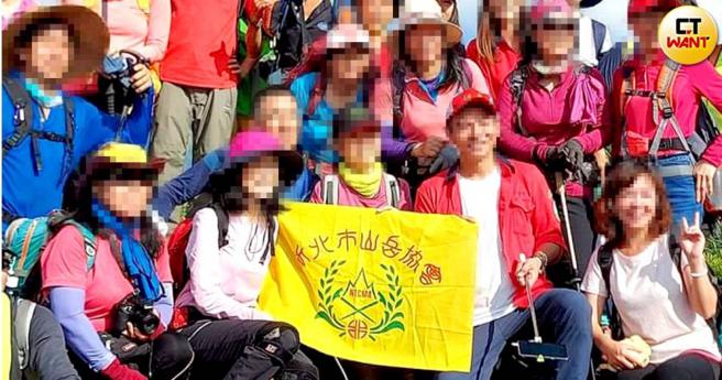 李男（前排红外套男）在登山界小有名气，曾创下87天登台湾百岳的成绩，却传出用针孔偷拍换妻同好影片，并违约外流给他人。（图／翻摄画面）