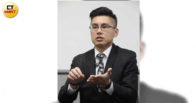 律师江皇桦表示，管理员由谁任命以及收取管理费后无人监管，到底如何分配，管委会可要求对方提供资料来了解。（图／赵世勋摄）