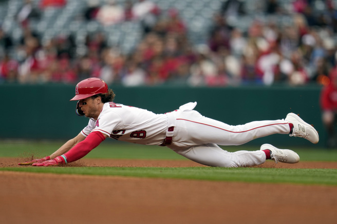 在天使担任代跑工作的菲力普斯（Brett Phillips），被认为是「指定代跑」的受益者。（美联社）