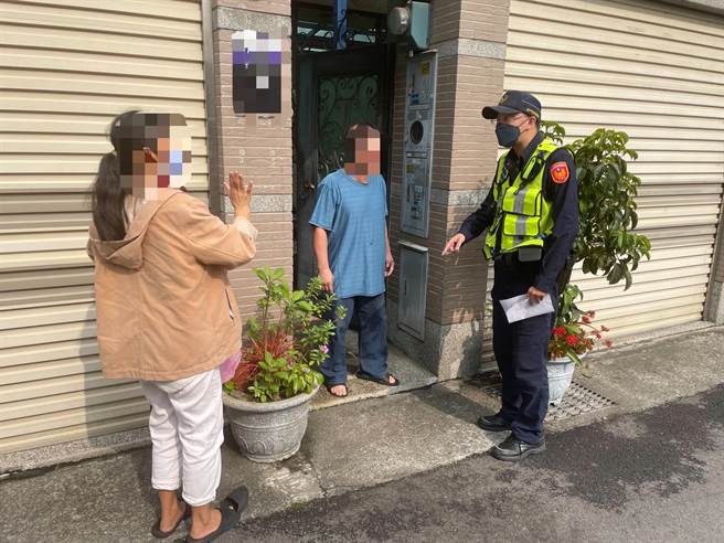 精神不佳的瘖啞婦外出追星迷途，警方順利助她返家。（警方提供）