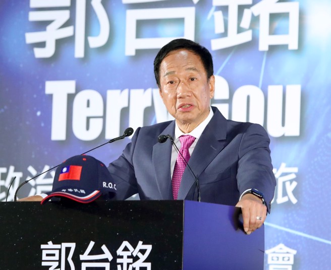 鸿海集团创办人郭台铭18日举行「科技经济政治日本开拓之旅」成果报告记者会。（郑任南摄）