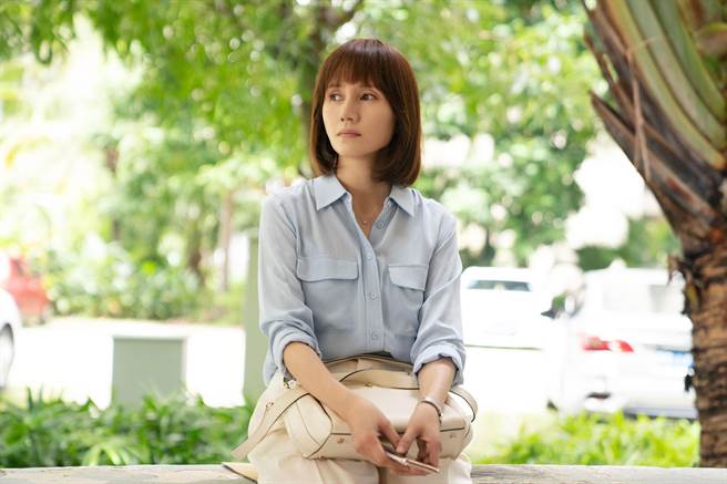 袁泉剧中角色纠结又饱受煎熬。（中天娱乐台提供）