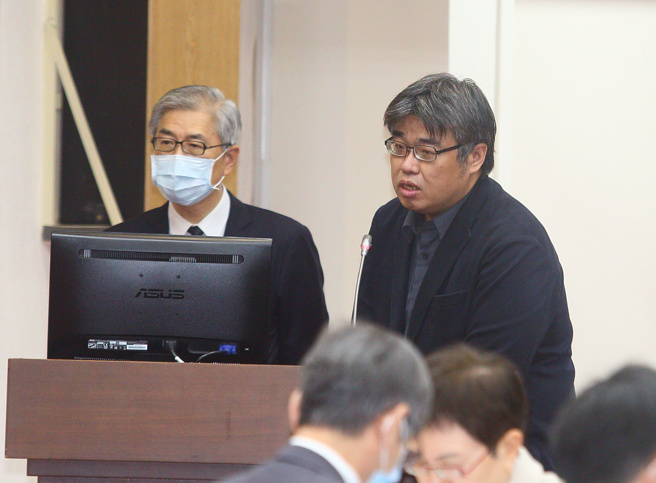 金管会与数发部说明诈骗广告下架情形。（图／张铠乙摄）