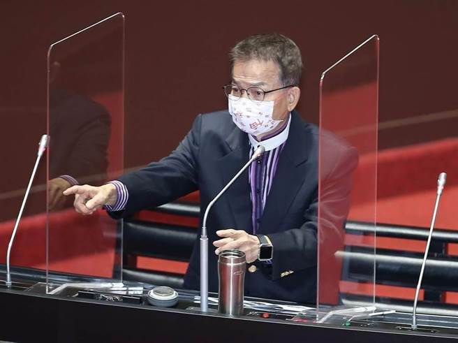 國民黨立委賴士葆表示，薛瑞元已經是自作賤成為「跳梁小丑」，如果不道歉，這個帳會跟著他，就是「死人骨頭」院長。（本報資料照片）