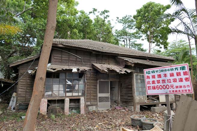 云林县北辰国小日式校长宿舍沦为垃圾场，地方展开抢救大作战。（张朝欣摄）