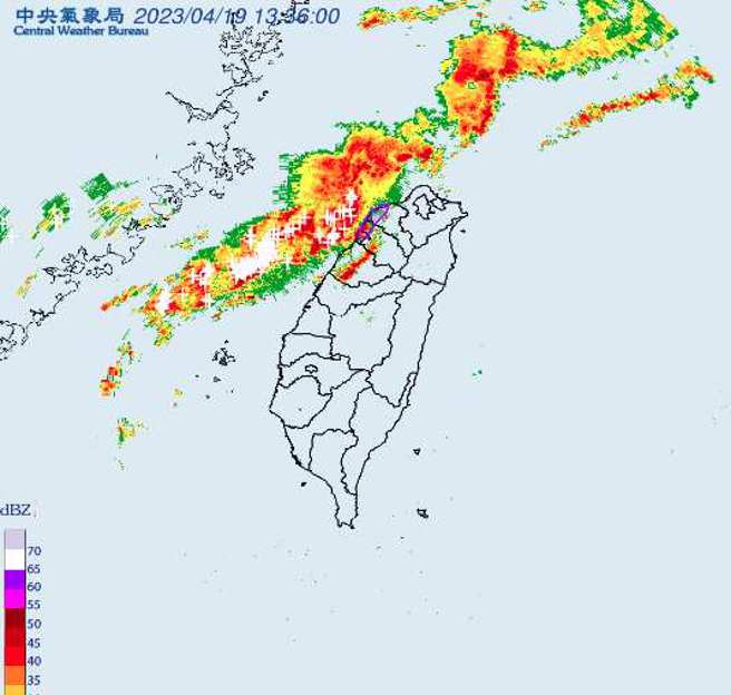 氣象局針對桃園市、新竹市、新竹縣3縣市發布大雷雨即時訊息。(翻攝自氣象局)