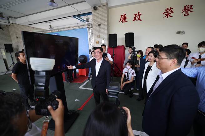 台澎5G救护车视讯联防启用典礼，现场进行演练。（消防局提供）