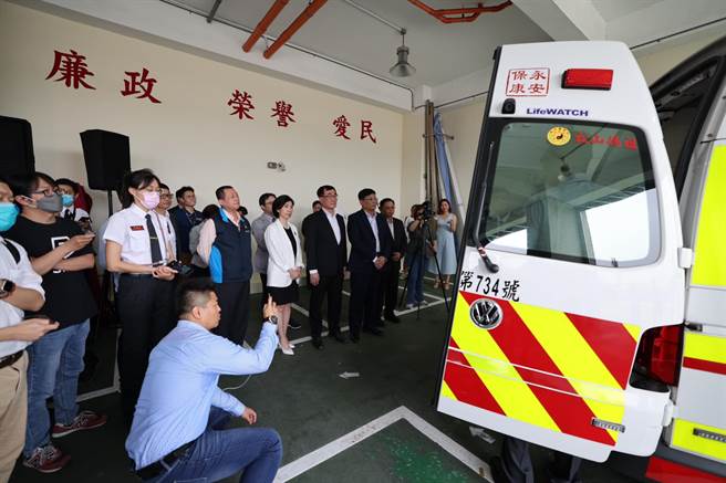 台澎5G救护车视讯联防启用典礼，现场进行演练。（消防局提供）