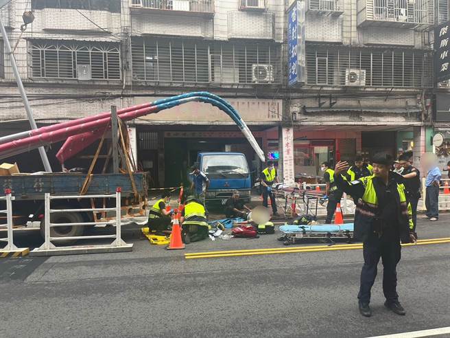 板桥长江路发生工人触电意外。（民眾提供）