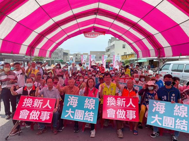 郭贞慧（左四）与李退之（右四）今天在将军青鲲鯓发表「打造海线新未来」政见。（郭贞慧服务处提供／曹婷婷台南传真）