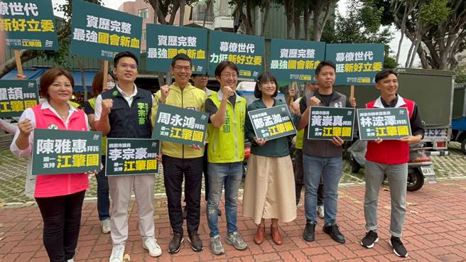 爭取民進黨台中第六選區立委提名的市議員江肇國(中)，19日打出「國會幕僚資歷最完整即戰力」，盼爭取選民支持。(江肇國團隊提供)