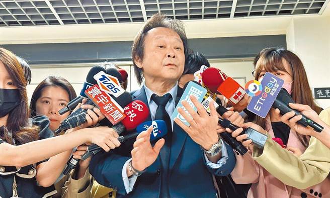 对于民进党立委何志伟提告，台北市议员王世坚表示，望息事寧人，不随之起舞，请何好自为之。（本报资料照片）