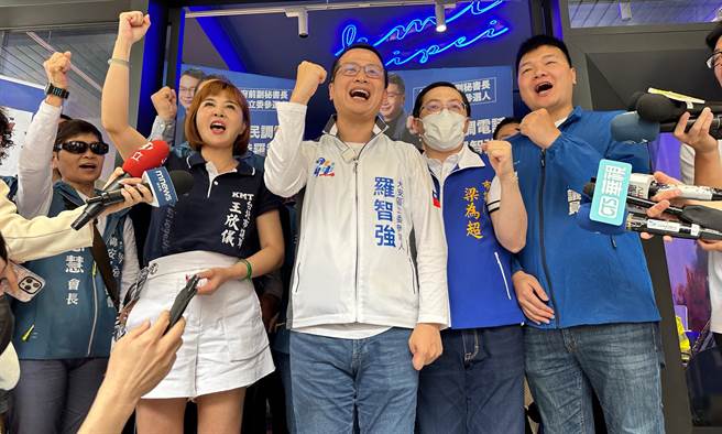 国民党北市第四、六选区（南港内湖区、大安区）立委初选登记于19日下午4时截止，预计于25日邀集两个选区的参选人召开协调会，决定初选要採取「三七制」或是「全民调」。（丁上程摄）