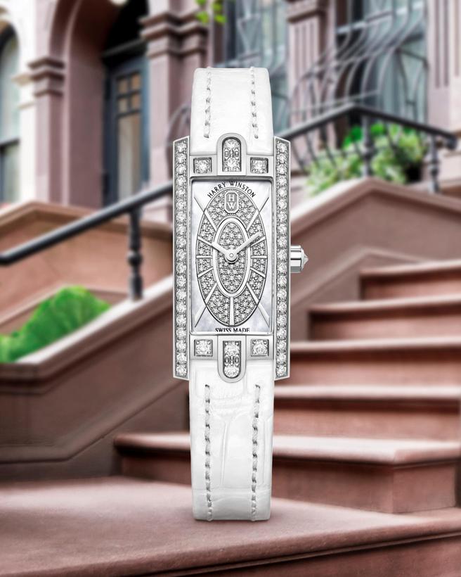 海瑞温斯顿第五大道Avenue C系列迷你尺寸钻表，充满纽约风情。（Harry Winston提供）
