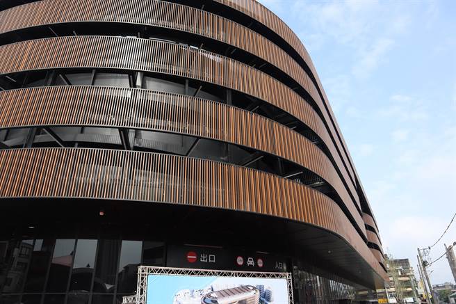 竹东镇仁爱停车场歷经4次流标，在下修权利金后，预计5月8日开标。（邱立雅摄）