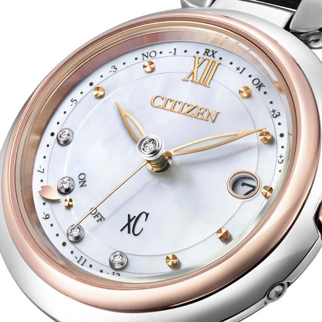 CITIZEN xC系列ES9466-65W腕表，蓝宝石玻璃表镜中央镶有钻石，象徵坚强耀眼的心蕊，3万8900元。（CITIZEN提供）