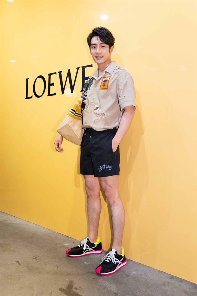 男星管麟也同樣現身Loewe期間限定店。（吳松翰攝）