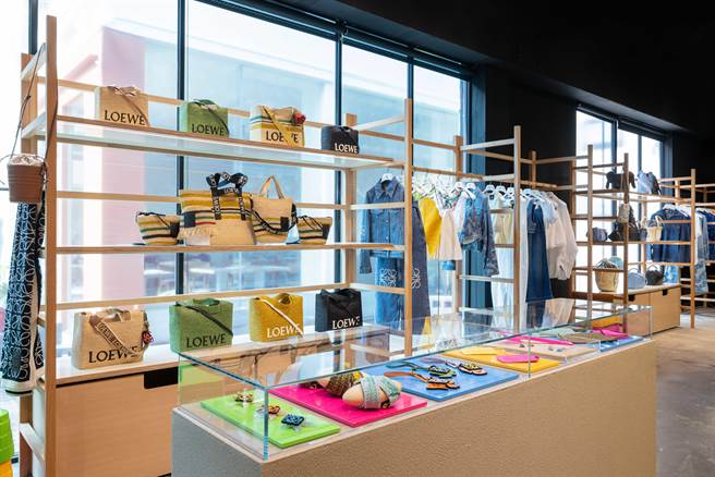 Loewe Paula’s Ibiza期間限定店內不僅販售商品，也提供預約下午茶服務。（Loewe提供）