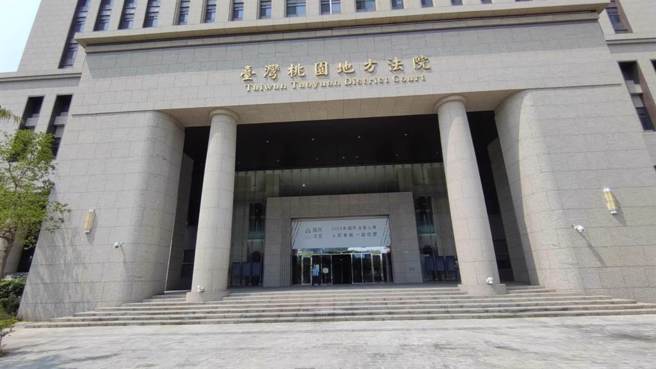 桃园市平镇区曾姓男子和母亲住在一起，前年12月时，曾向陈母要钱未果，竟杀死母亲，遭桃园地院判处无期徒刑。（赖佑维摄）