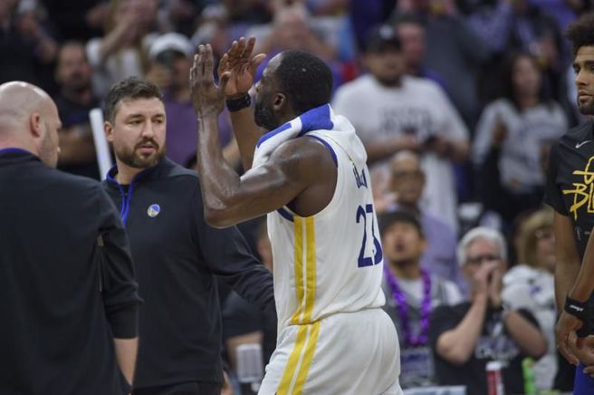 勇士格林遭驱逐出场，向国王主场观眾叫嚣。（美联社）