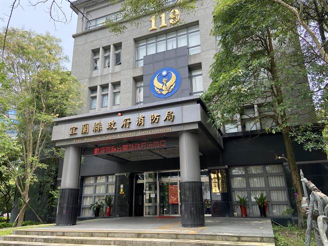 宜兰县彭姓女消防员去年底在分队寝室洗澡，遭闯入的男同仁看光，身心受创鼓起勇气申诉，却受消防局霸凌。（吴佩蓉摄）