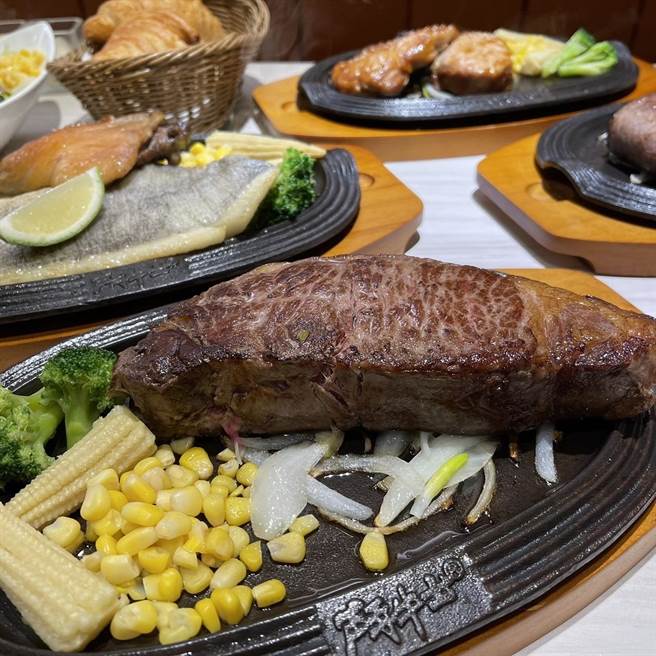 巨城7F 「斗牛士经典牛排」欢庆开幕，4月30前消费满仟再赠抵用券。（巨城提供／王惠慧新竹传真）