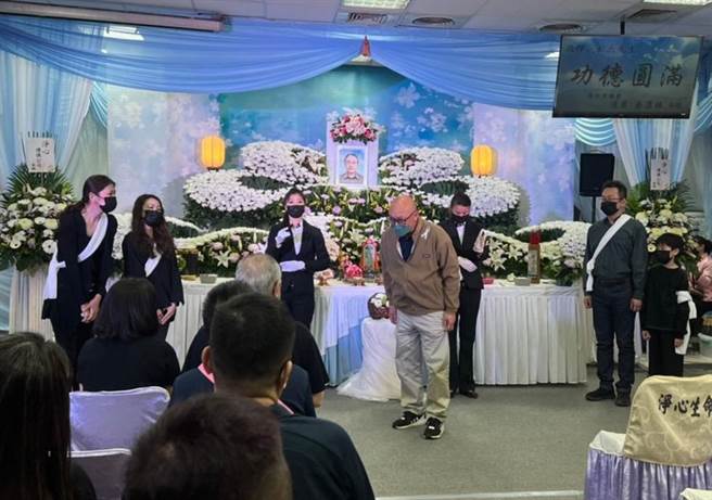 鄧安寧導演出席范云杰告別式。（蔡嘉紜提供）