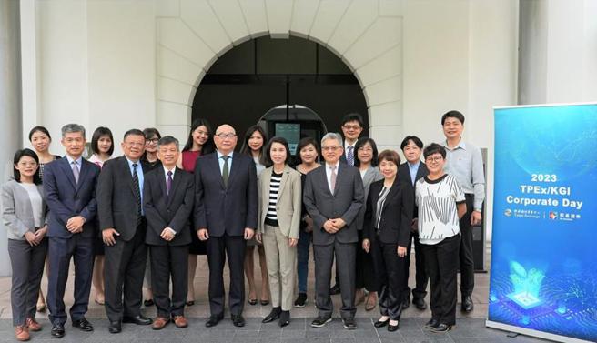 （凱基證券與櫃買中心赴星引資，邀請9家上市櫃公司參加。櫃買中心李愛玲總經理(前排右四)、凱基證券總經理方維昌(前排右五)、國際部主管楊惠仁(前排左三)代表出席。圖／凱基證券提供）