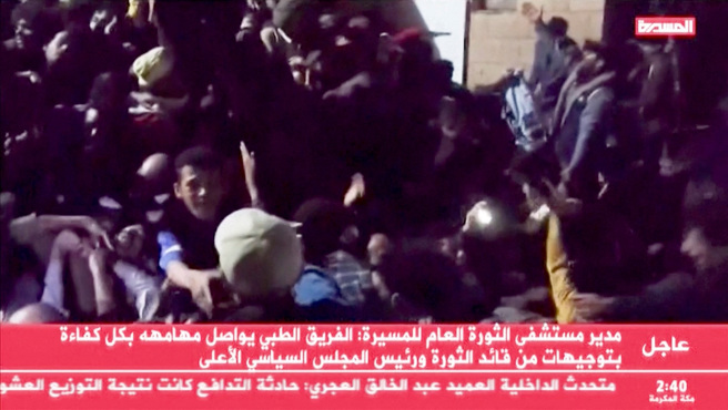 葉門19日發生大規模踩踏事件，首都沙那舉行的一場賑濟活動湧入大批人群，民眾恐慌推擠導致許多人被踩踏致死，至少85人死亡，322人受傷。（圖／路透）